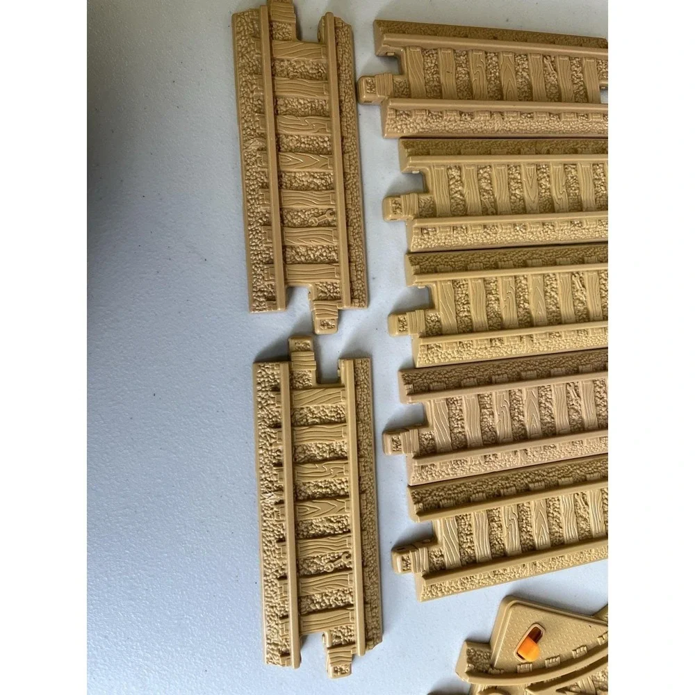 Geotrax ASSORTED Tan Brown Lot Of 18  Replacement‎ Track Piece Geo Trax